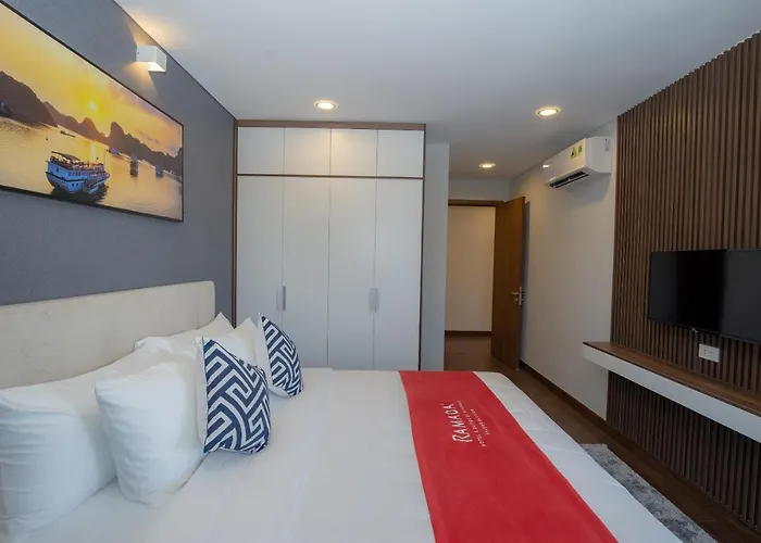 Khách sạn hẻo lánh Ramada & By Wyndham Bay View