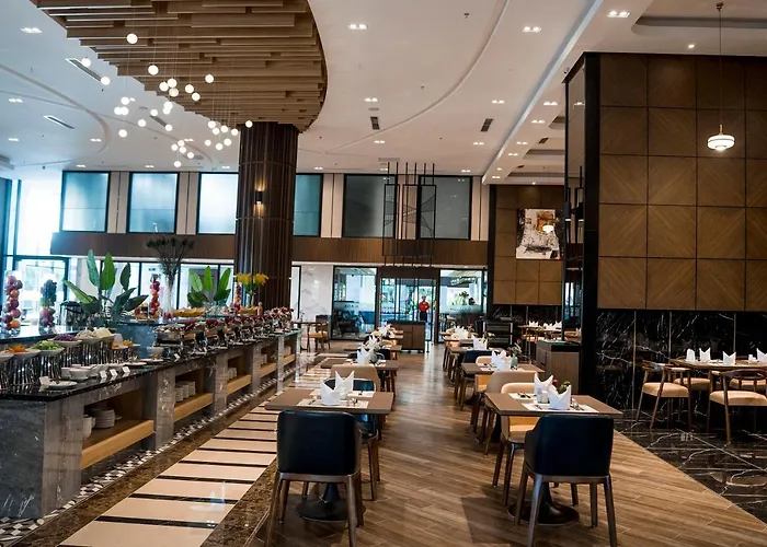 Khách sạn hẻo lánh Ramada & By Wyndham Bay View