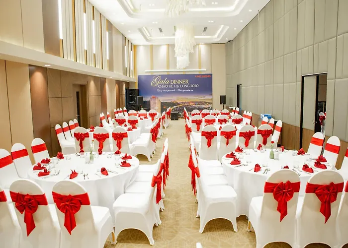 Ramada & By Wyndham Bay View Khách sạn hẻo lánh Hạ Long