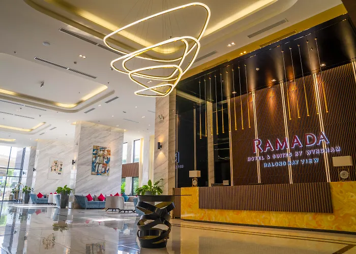 Khách sạn hẻo lánh Ramada & By Wyndham Bay View Hạ Long