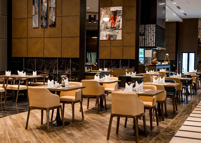 Khách sạn hẻo lánh Ramada & By Wyndham Bay View 4*