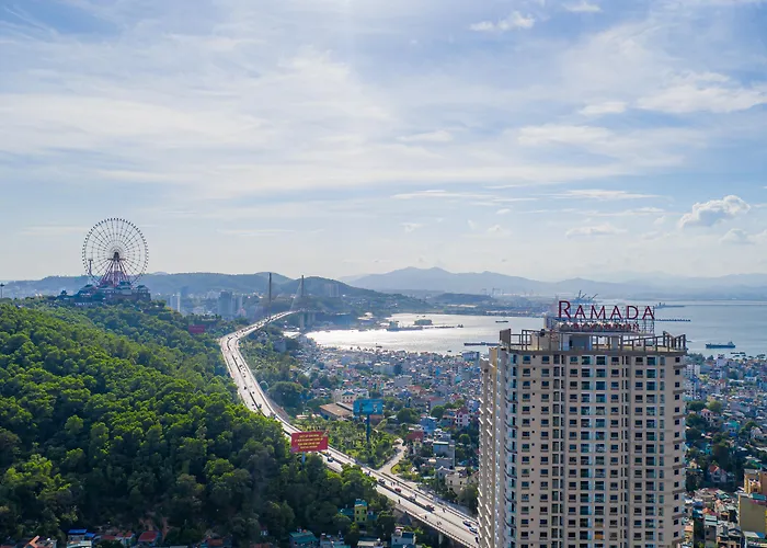 Ramada & By Wyndham Bay View Hạ Long
