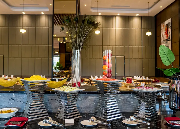 Khách sạn hẻo lánh Ramada & By Wyndham Bay View Hạ Long