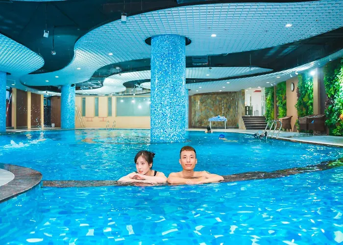 Ramada & By Wyndham Bay View Khách sạn hẻo lánh Hạ Long