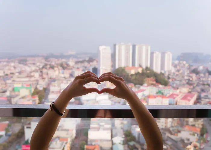 Ramada & By Wyndham Bay View Hạ Long