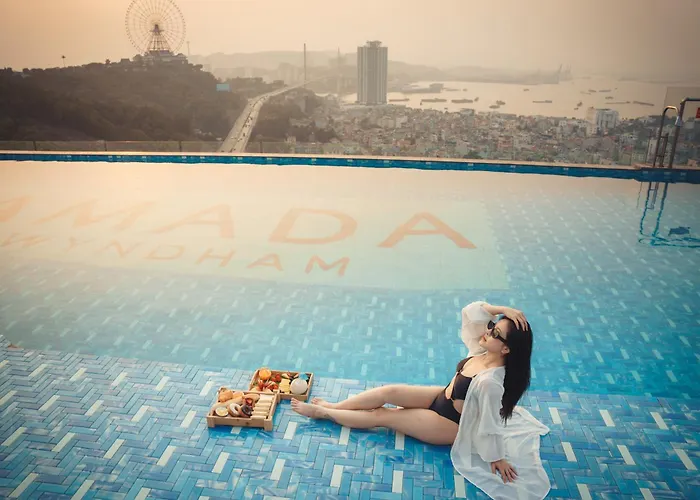 Ramada & By Wyndham Bay View Khách sạn hẻo lánh Hạ Long