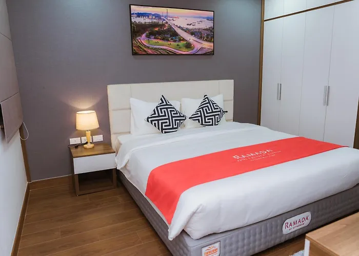 Khách sạn hẻo lánh Ramada & By Wyndham Bay View